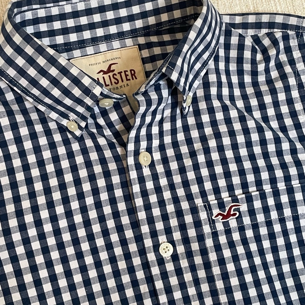 Hollister Men's Navy and White Plaid Shirt‎